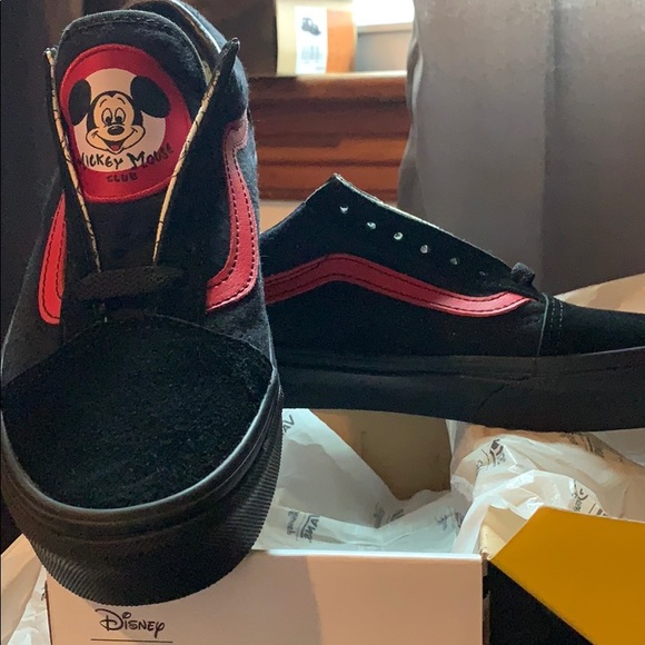 Disney vans - Picture 3 of 3